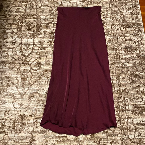 Express Dresses & Skirts - Express Satin Skirt XS